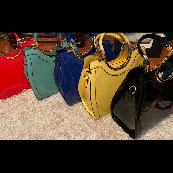 Shiny Patent with Circle Metallic Gold Handle - Picture 2 of 6